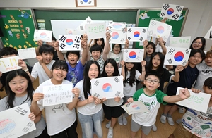 [포토] 태극기로 잇는 제헌절 참의미
