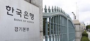 3년 6개월 만에 기준금리 인상…통화정책 긴축으로 전환