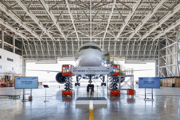 인천국제공항 첨단복합단지에 있는 이스라엘항공우주산업(IAI)의 화물기 개조시설에 비행기가 입고돼 있다. /인천국제공항공사 제공