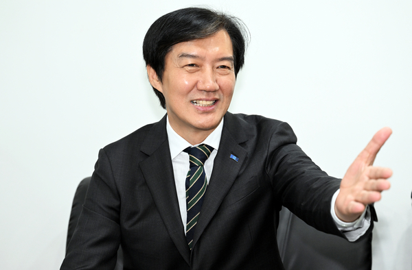조국 전 조국혁신당 대표가 20일 경인일보와 인터뷰를 하고 있다. 2026.7.20 /임열수기자 pplys@kyeongin.com