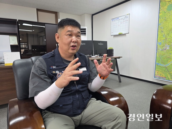 최민식 한국노총 건설기계 분야 안성지회장은 “법의 테두리 안에서 정당한 권익을 지키는 모범적인 노조를 만들겠다”고 말했다. 2026.7.6 안성/민웅기기자 muk@kyeongin.com