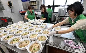 [포토] 새마을부녀회, 영화동 취약층 복달임 나눔
