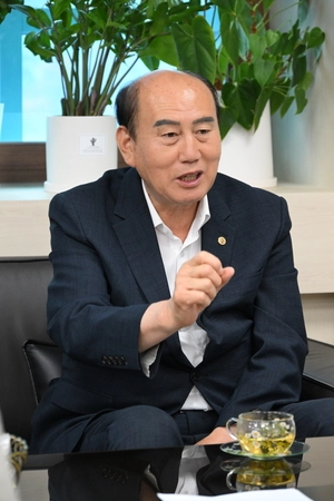 [취임 인터뷰] ‘결정된 사안은 과감하게 추진’ 박형덕 동두천시장