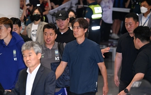 정몽규·홍명보, 축구협회 청문회 증인으로… ‘법카 의혹’ 질문할까
