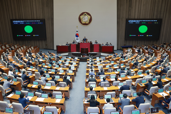 30일 국회에서 열린 7월 임시국회 제3차 본회의에서 제9회 전국동시지방선거 투표용지 부족사태 등 국민참정권 침해 진상규명 및 선거관리 개혁을 위한 국정조사특별위원회 활동기간 연장의 건이 통과되고 있다. 2026.7.30 /연합뉴스