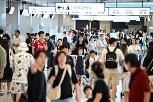 [화보] 여행객들로 북적이는 김포공항