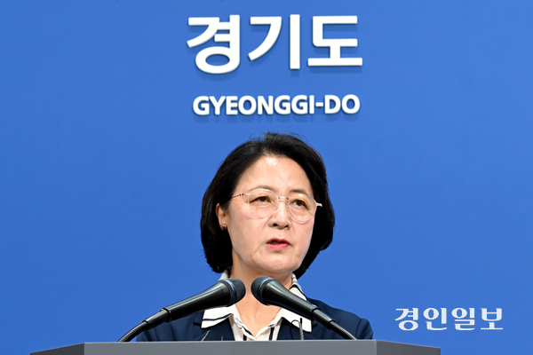추미애 경기도지사가 5일 오전 경기도청 브리핑룸에서 경기도 재정 상황과 관련한 기자회견을 하고 있다. 이날 추 도지사는 기자회견에서 경기도의 재정 상태를 ‘비상 상황’으로 공식 규정했다. 2026.8.5 /최은성기자 ces7198@kyeongin.com