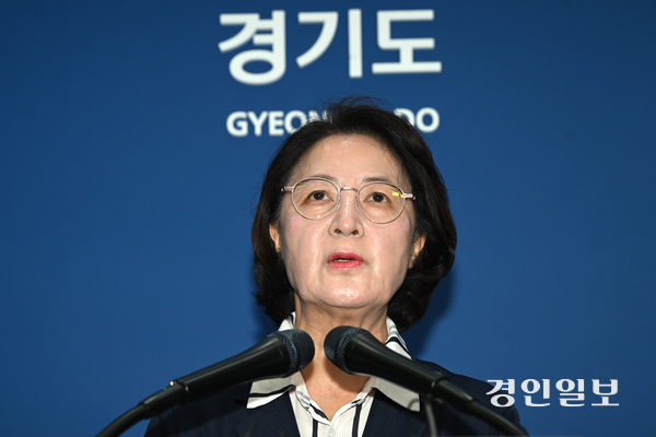 추미애 경기도지사가 5일 수원시 영통구 경기도청 브리핑룸에서 경기도 재정상황 관련 기자회견을 하고 있다. 2026.8.5 /최은성기자 ces7198@kyeongin.com