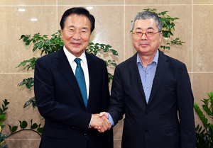 [포토] 손학규 경기도민회장, 경인일보 방문