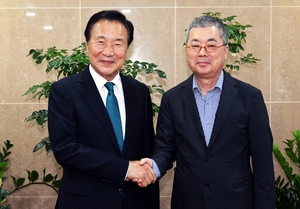 [포토] 손학규 경기도민회장, 경인일보 방문