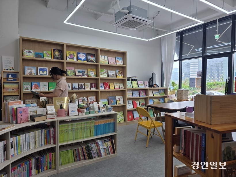 그림책방 근근넝넝의 내부 모습. 2026.7.29 /구민주기자 kumj@kyeongin.com