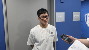 ‘오심 논란’ 이정효 감독 “목소리 내준 팬분들과 구단에 감사… 경기로 증명할 것”