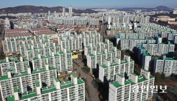 건설된 지 30년 이상 된 아파트 단지가 많은 연수지구 일대.  /경인일보DB