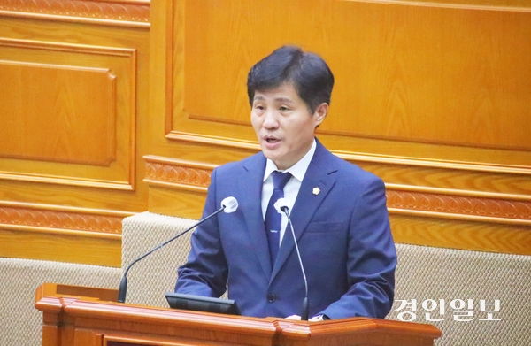 10일 진행된 안양시의회 제313회 임시회 제3차 본회의에서 부의장에 당선된 민주당 윤해동 의원이 소견을 밝히고 있다. 2026.8.10 안양/박상일기자 metro@kyeongin.com