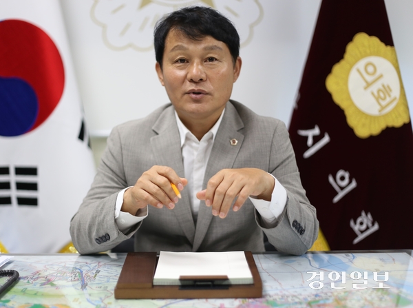 정병용 제10대 하남시의회 전반기 의장은 “견제와 감시는 제대로 하되, 하남 발전을 위해서는 힘을 모아 협력하겠다”고 말했다. 2026.8.11 하남/문성호기자 moon23@kyeongin.com