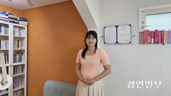 인천시 생명지킴이로 활동 중인 ‘지혜의샘 논술’ 학원 김지혜 원장은 “사소한 대화부터 나누는 생명지킴이가 되고자 한다”고 말했다. 2026.8.11 /김희연기자 khy@kyeongin.com