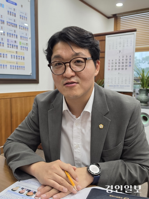 조세일 제10대 의정부시의회 전반기 의장은 민생 예산은 최대한 지키고, 불필요한 예산은 과감히 조정하는 실효성 있는 ‘시 곳간 관리’를 강조했다. 2026.8.6 의정부/최재훈기자 cjh@kyeongin.com