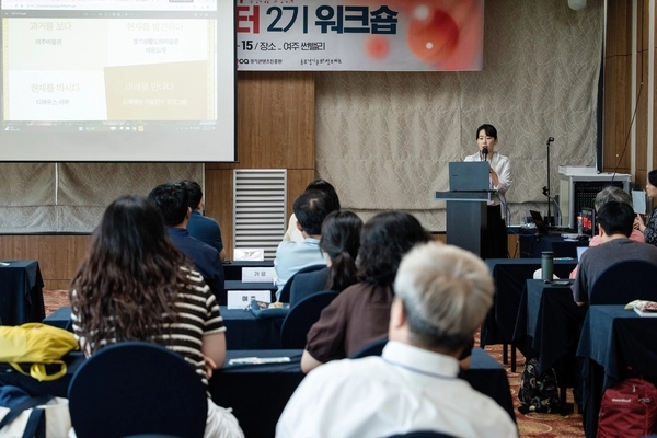 경기동부권 로컬큐레이터의 2기 사업이 시작된 가운데 최근 열린 워크숍에서 로컬큐레이터들이 활동을 공유하고 있다. /경기콘텐츠진흥원 제공