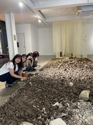 [전시리뷰] 흙과 향기 사이, 나를 만나는 시간… 조은미 개인전