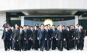 ‘산 넘어 산’ 김민석 리더십 시험대