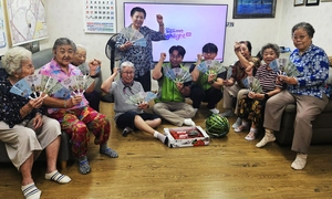 주택관리공단 하남풍산3단지, 입주민 어르신과 말복맞이 제철 과일 나눔