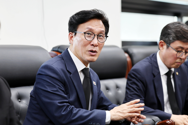 [뉴스분석] 김민석 민주당 대표 약속 이행에 쏠린 눈