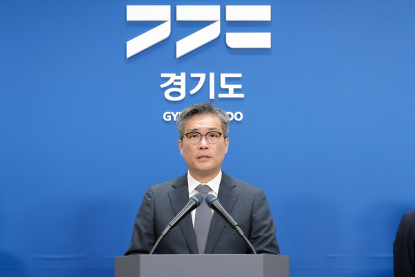 정두석 경기도 기획조정실장이 19일 경기도청 브리핑룸에서 기자회견을 열고 2026년 제2회 추가경정예산안을 발표하고 있다. 2026.8.19. /경기도 제공