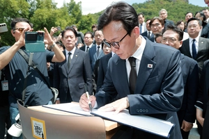 [오늘 여의도] 김민석, 봉하마을 참배