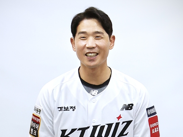 kt wiz 박경수 1루 베이스 코치. /kt wiz 제공