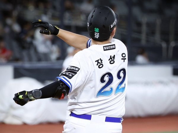 무심하게 툭, 그러나 홈런. 2026.8.26 /kt wiz 제공