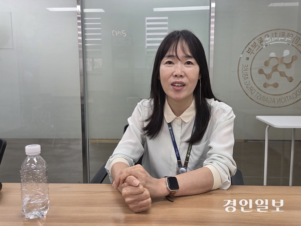 인천함께한걸음센터 최서연 센터장은 “마약 중독에 대응하기 위해서는 상담, 치료, 재활, 교육 등이 유기적으로 이뤄져야 한다”고 했다. 2026.8.27 /정운기자 jw33@kyeongin.com