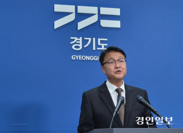 31일 오후 경기도청 브리핑룸에서 주형쳘 경제부지사가 ‘재정위기 극복 전략 TF 활동 보고 브리핑’을 하고 있다. 2026.8.31 /김태강기자 think@kyeongin.com