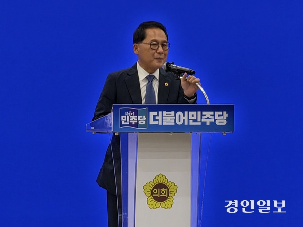안광률(시흥1) 경기도의회 더불어민주당 대표의원이 1일 도의회 대회의실에서 열린 의원총회에서 발언하고 있다. 2026.9.1 /한규준기자 kkyu@kyeongin.com