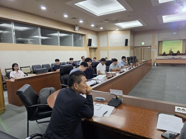 경기도보건환경연구원, 한국물기술인증원, 경기녹색환경지원센터는 1일 경기도인재개발원에서 ‘적합인증 대상품목 지정 추가 및 기준 제정 요청을 위한 유관업계 간담회’를 열었다. 2026.9.1 /경기녹색환경지원센터 제공