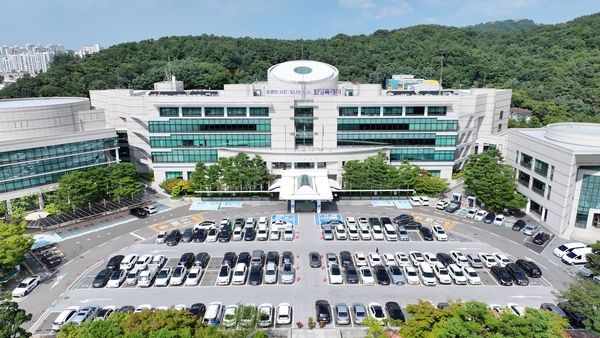 인구 107만명을 넘어선 화성시청 전경. 청사가 비좁아 일부 부서가 외부에 흩어져 근무하고 있다. /화성시 제공