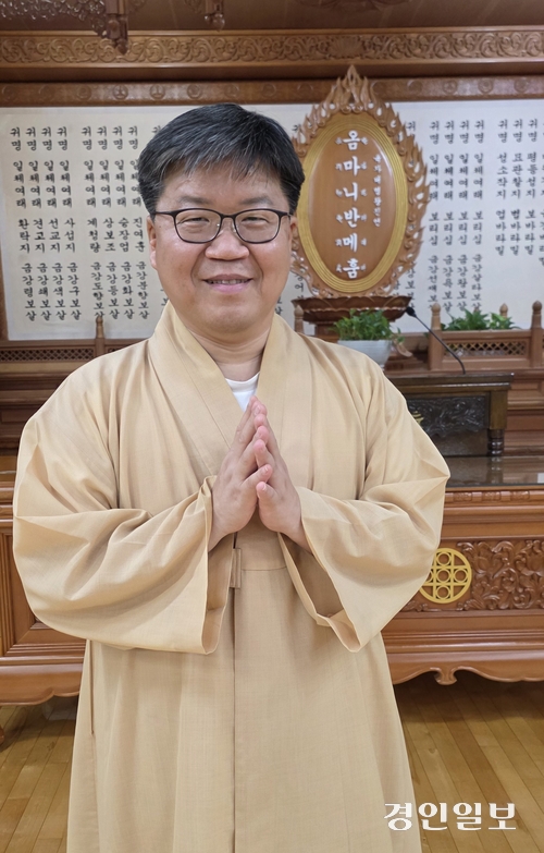 대한불교진각종 유가심인당의 수각 정사는 “지역 사회에서 자신의 마음을 돌아보고 이웃과 함께하는 것이 생활 불교”라고 말했다. 2026.8.10 화성/신창윤기자 shincy21@kyeongin.com