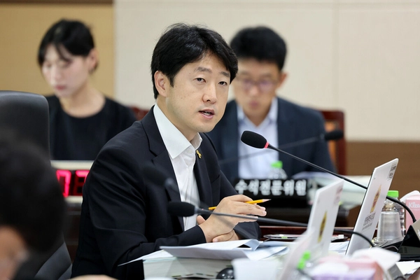 3일 인천시의회 도시건설위원회 임시회 도시균형국 소관 2차 추경안 심사에서 박흥석 의원이 질의하고 있다.  2026.9.3 /인천시의회 제공