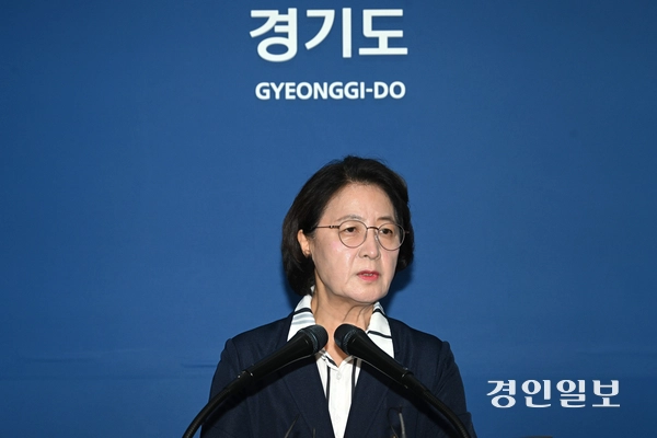 추미애 경기도지사가 지난달 5일 수원시 영통구 경기도청 브리핑룸에서 경기도 재정상황 관련 기자회견을 하고 있다. 2026.8.5 /최은성기자 ces7198@kyeongin.com