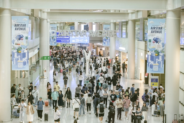 인천국제공항공사가 인천국제공항 제1여객터미널 전면 개선에 나선다. 인천국제공항 제1여객터미널 전경. /인천국제공항공사 제공