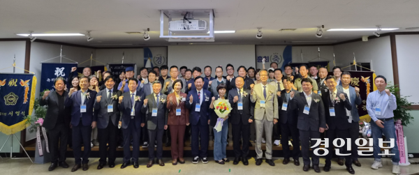 10일 구리시혁신리더포럼의 2기 창립총회에 참석한 회원과 내빈들이 기념사진을 찍고 있다. 2026.9.10 구리/권순정기자 sj@kyeongin.com