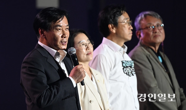 원 아일랜드 뮤직피크닉이 열린 12일 오후 인천시 서해구 청라호수공원 플라워뮤직아일랜드에서 구재용 서해구청장이 인사말을 하고 있다. 2026.9.12 /조재현기자 jhc@kyeongin.com