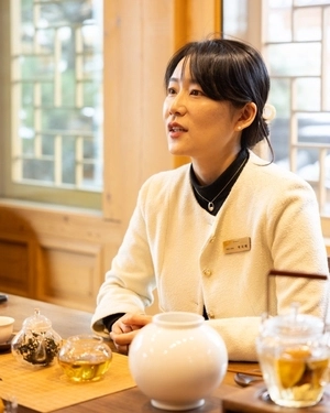 “도자기 너머 마음을 담아내는 그릇”… 이천 온기 전하는 박지혜 [로컬큐레이터를 만나다·7]