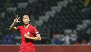 엄지성 ‘해트트릭’… 한국 남자 축구, 카타르 꺾고 AG 4연패 도전 순항 [백효은기자의 백점만점 나고야]