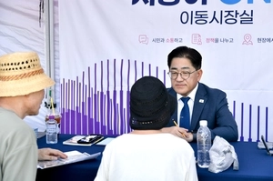 3년 묵은 김포 농로 민원… 농민의 기다림에 답한 이동시장실