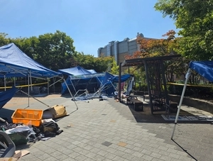 안성 공도읍 나눔장터 인파에 차량 돌진… 모자 참변