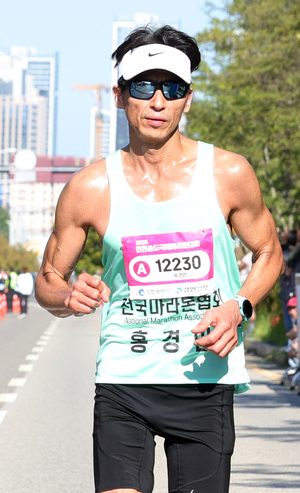 ‘하프코스 남자부 우승’ 홍경민 [2026 송도국제마라톤-영광의 얼굴]