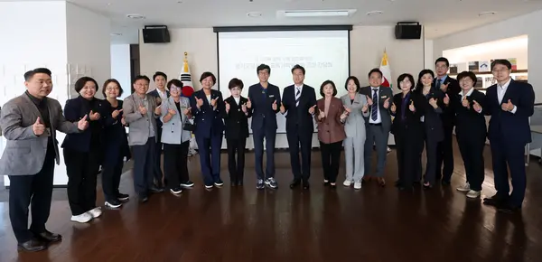 지난 3일 안민석 경기도교육감이 경기도의회 교육기획위원회와 조찬간담회를 진행한 가운데 참석자들이 기념촬영을 하고 있다. 2026.9.3 /경기도교육청 제공