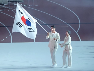 태극기 흔들며 입장한 한국 선수단… AG 개회식 16번째 등장 [백효은기자의 백점만점 나고야]
