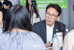 DMZ영화제 축소 운영에 김민석 “어떤 의미에선 계약 파기”… 추미애 도지사 또 비판