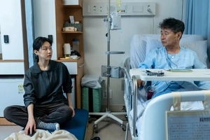 [영화리뷰] 웃픈 현실 담은 ‘철들 무렵’